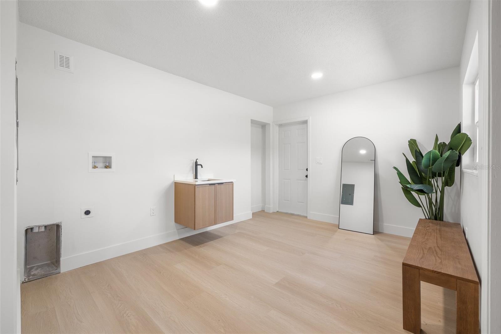 Listing photo id 29 for 1801 Saint Isabel Street