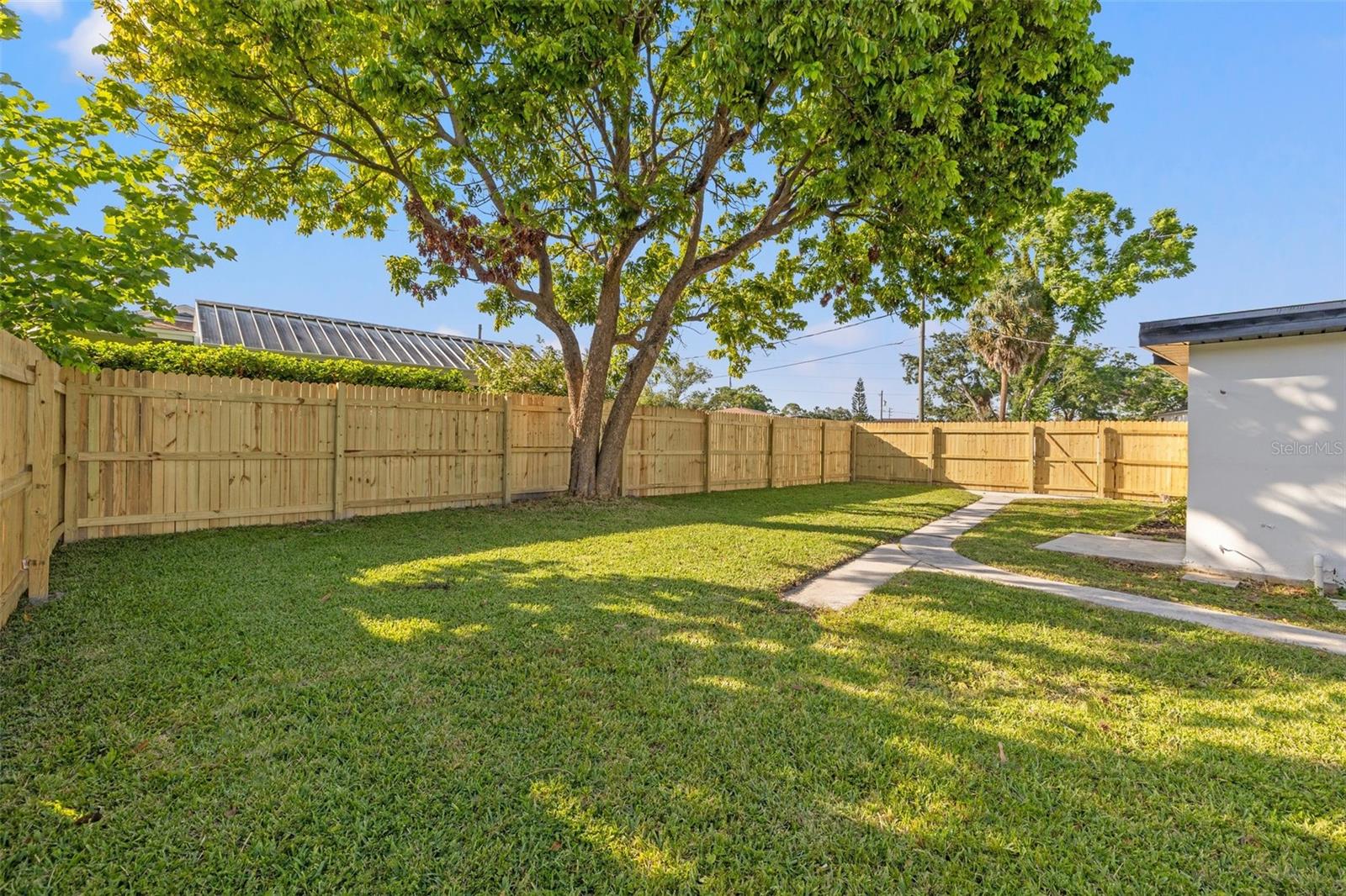 Listing photo id 32 for 1801 Saint Isabel Street
