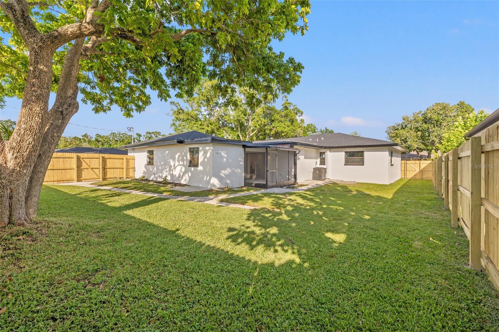Listing photo id 34 for 1801 Saint Isabel Street