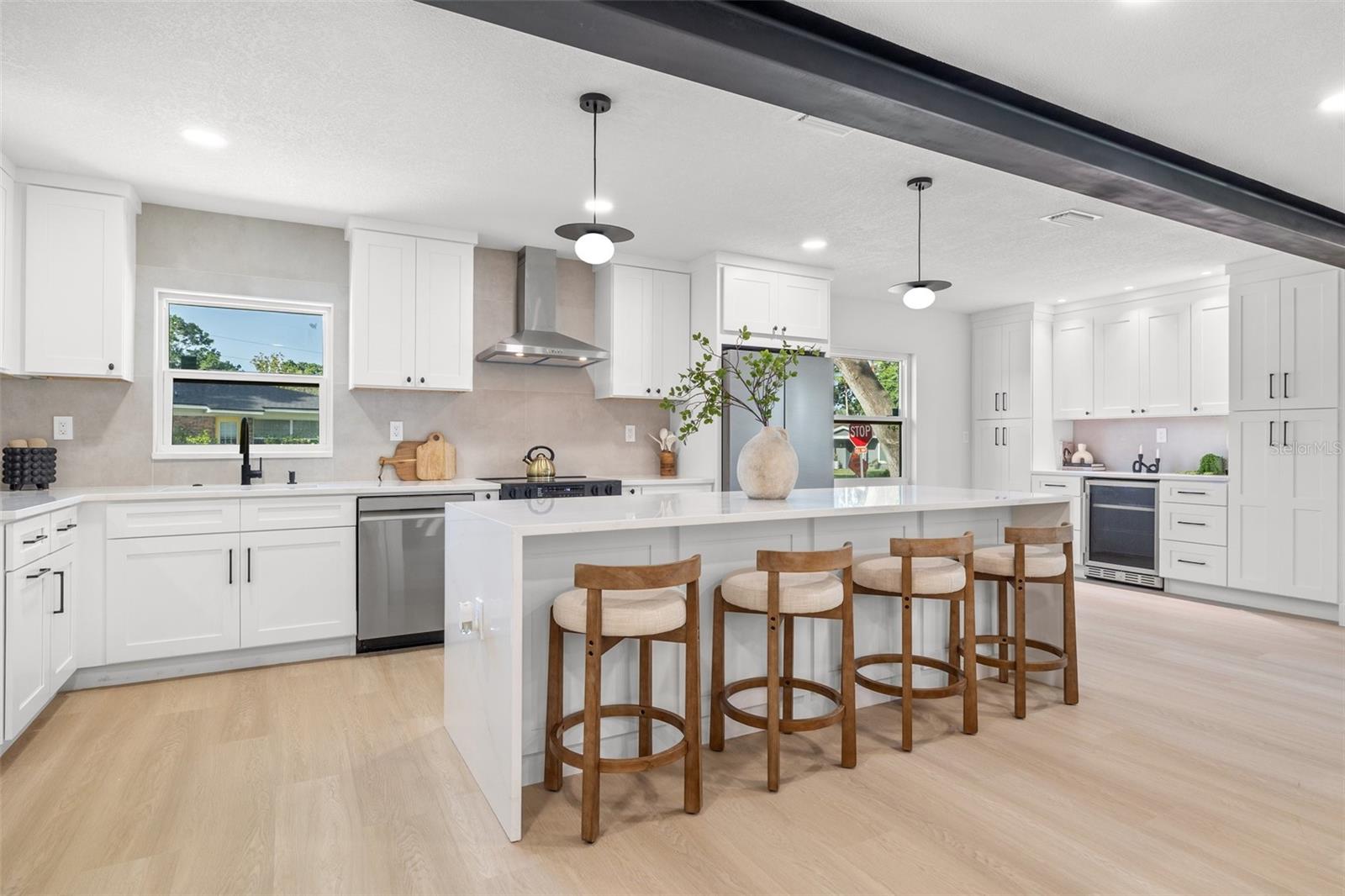 Listing photo id 2 for 1801 Saint Isabel Street