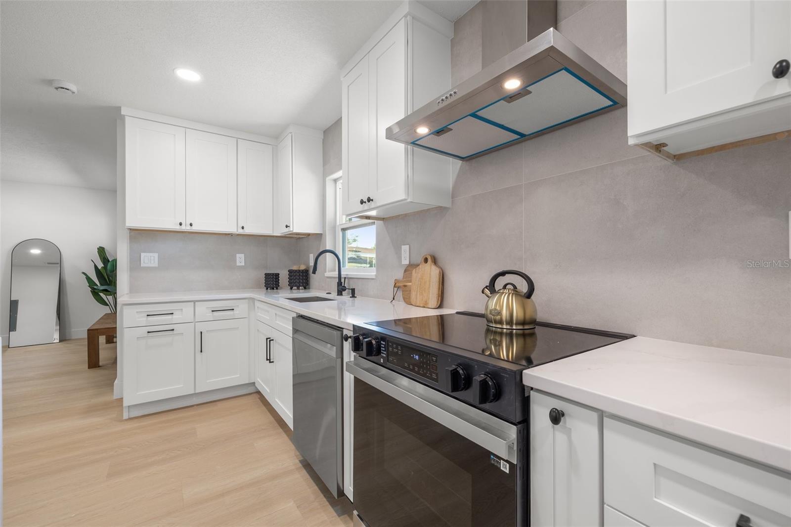 Listing photo id 6 for 1801 Saint Isabel Street