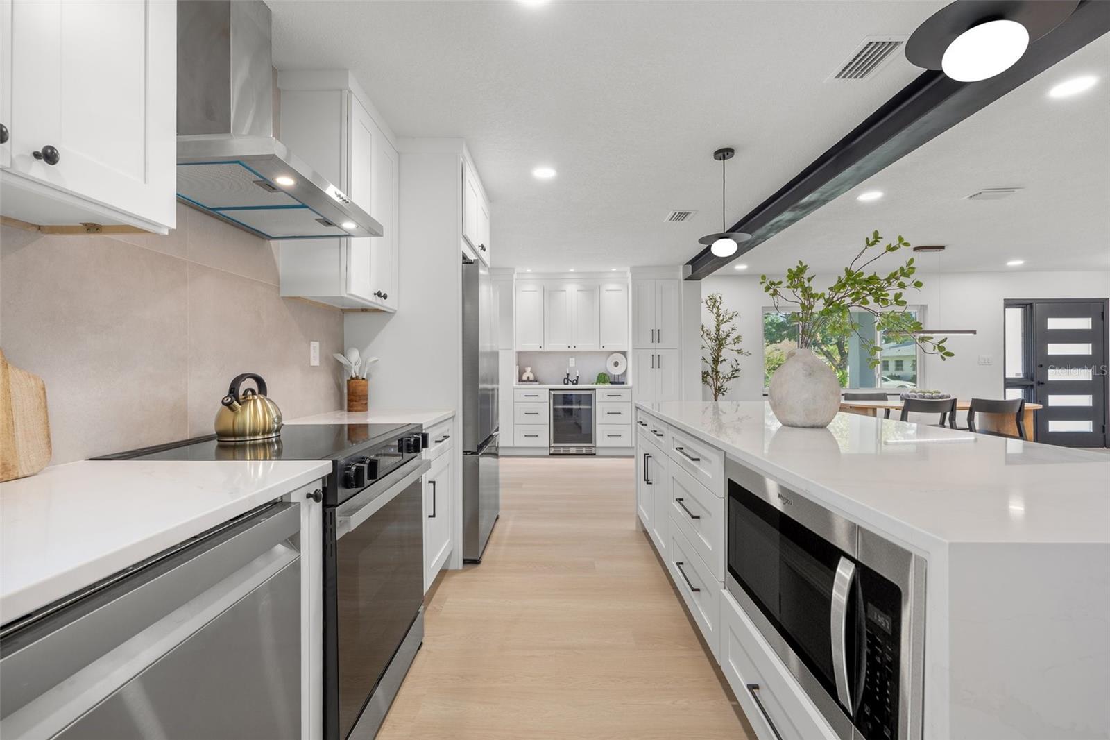 Listing photo id 7 for 1801 Saint Isabel Street