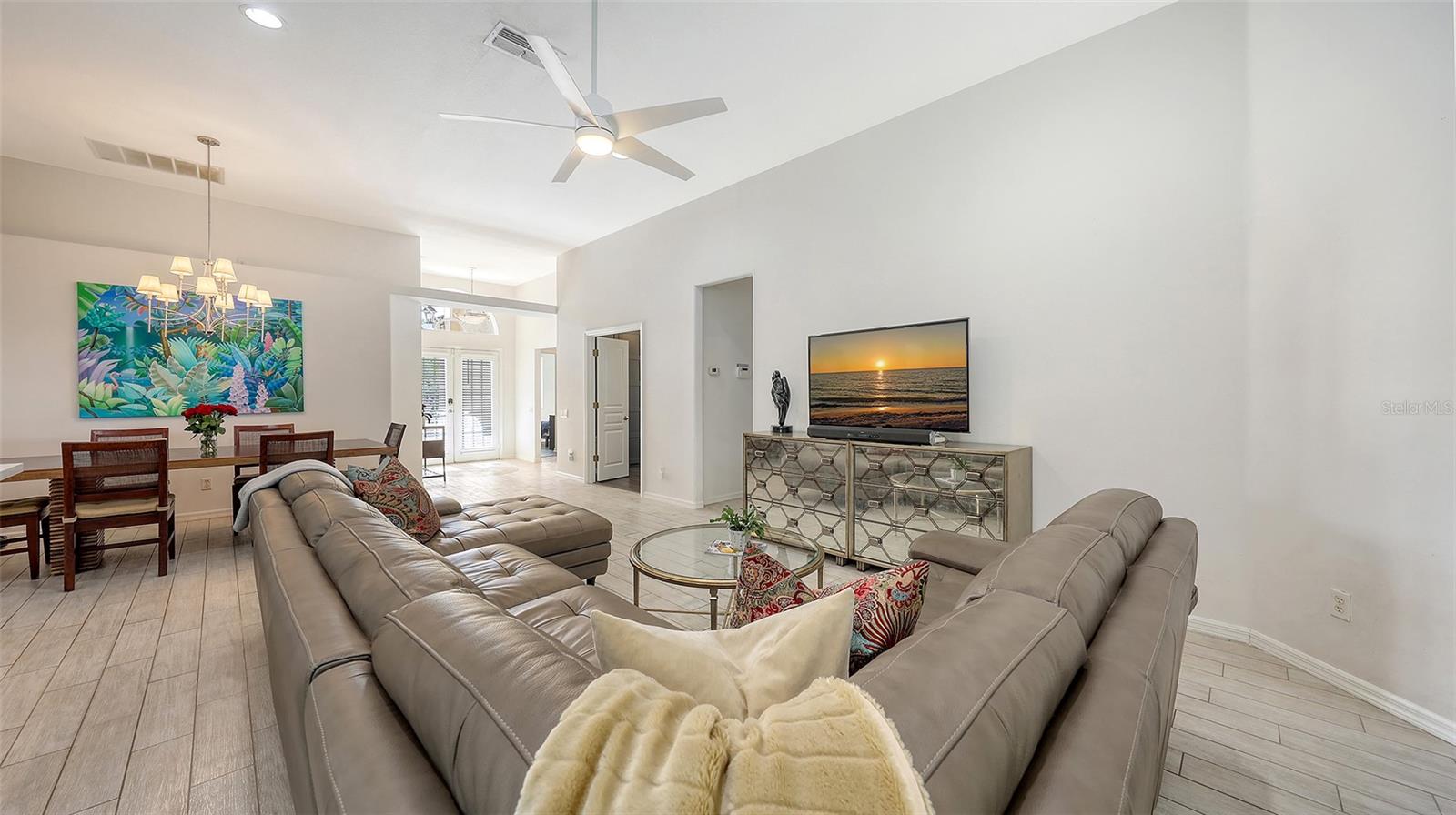 Image 10 of 38 For 6721 Oak Manor Drive