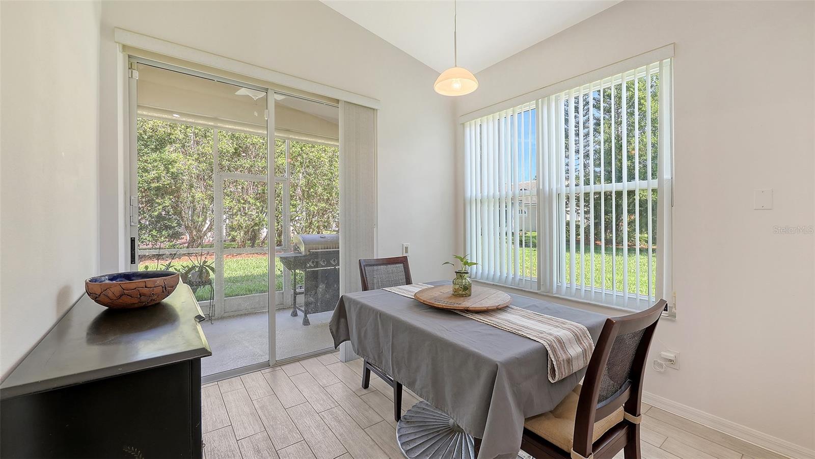 Image 13 of 38 For 6721 Oak Manor Drive
