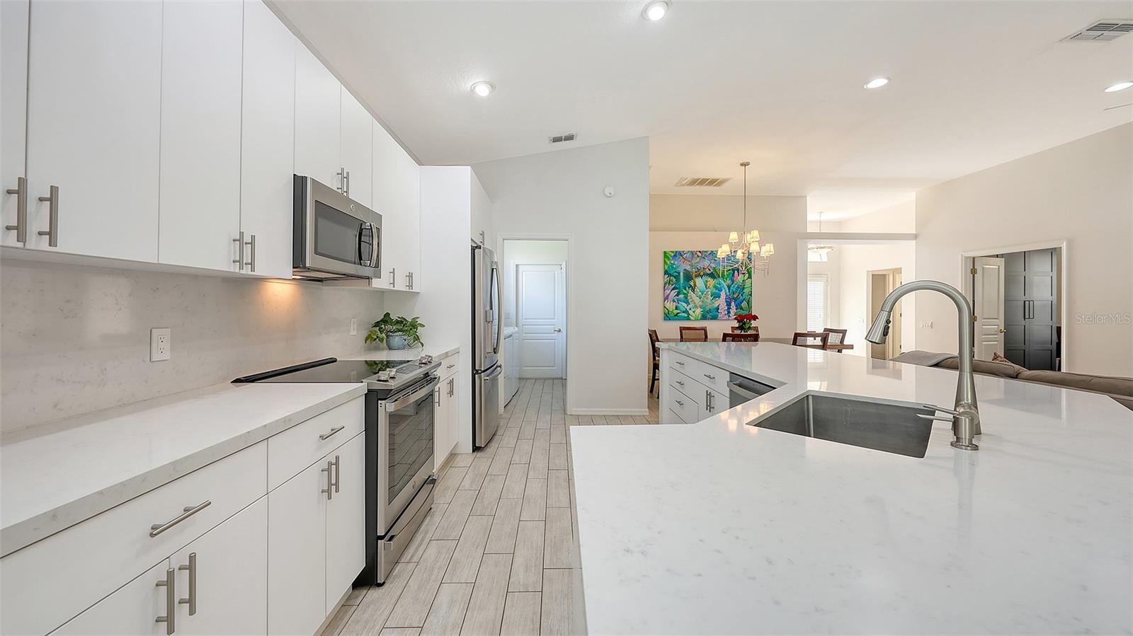 Image 15 of 38 For 6721 Oak Manor Drive