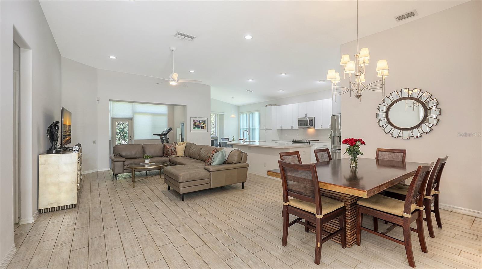 Image 4 of 38 For 6721 Oak Manor Drive