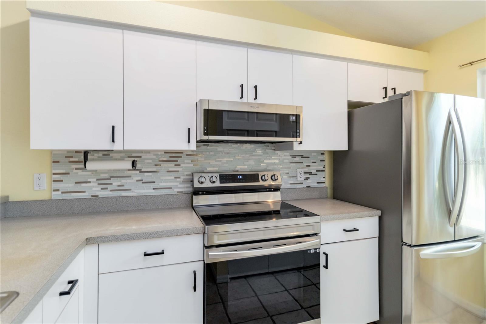 Image 11 of 50 For 642 Jefferson Avenue 13