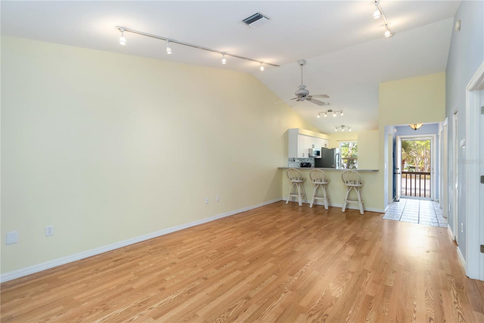 Image 5 of 50 For 642 Jefferson Avenue 13