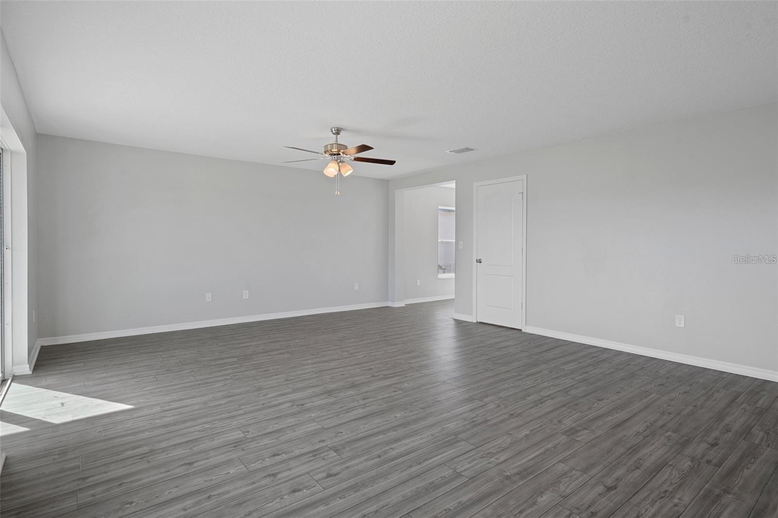 Listing photo id 8 for 5242 Fez Court