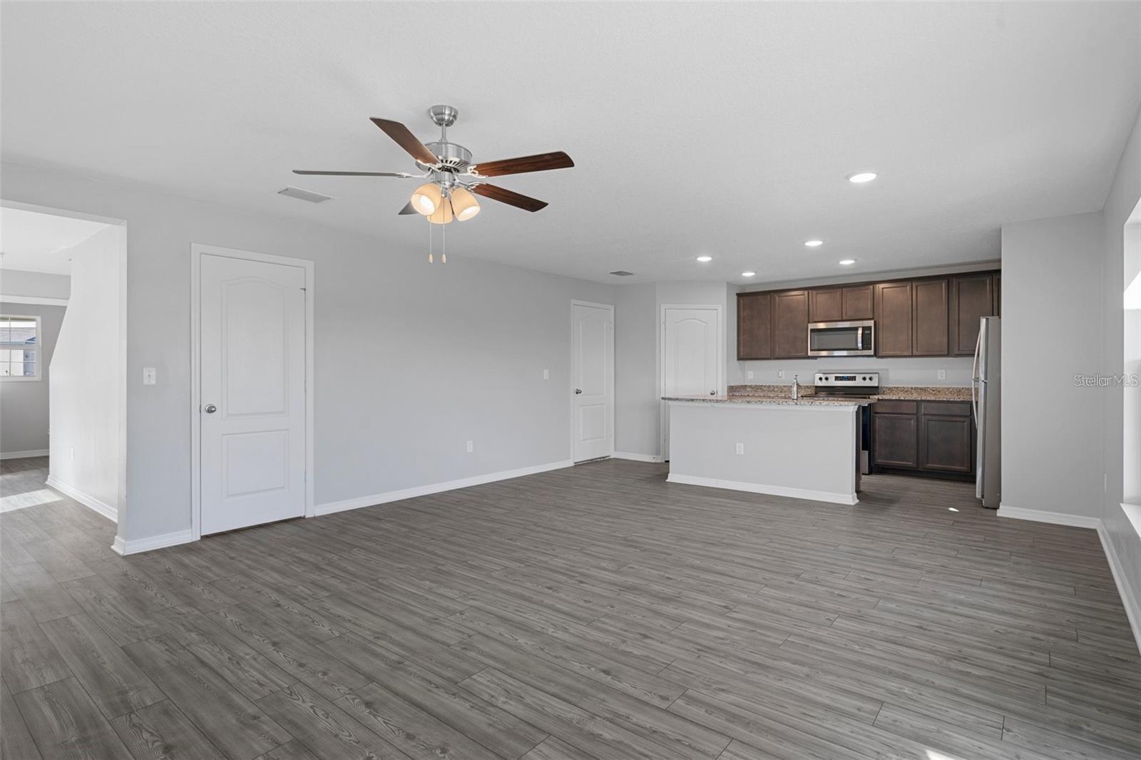 Listing photo id 9 for 5242 Fez Court