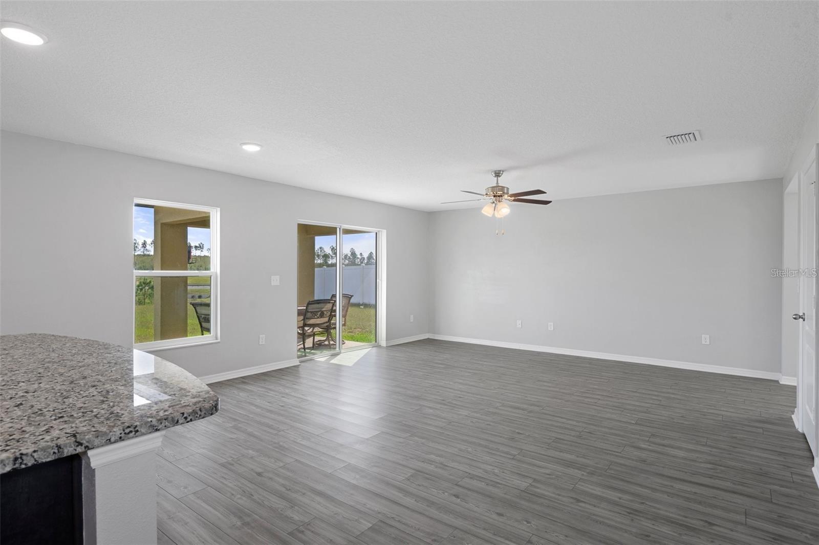 Listing photo id 4 for 5242 Fez Court