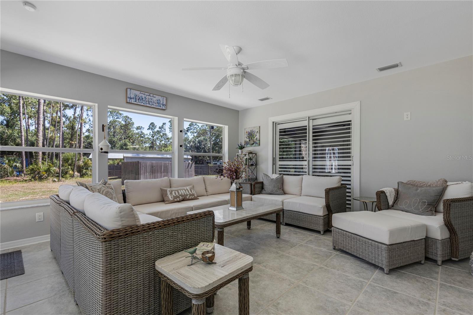 Listing photo id 9 for 6766 Beedla Street