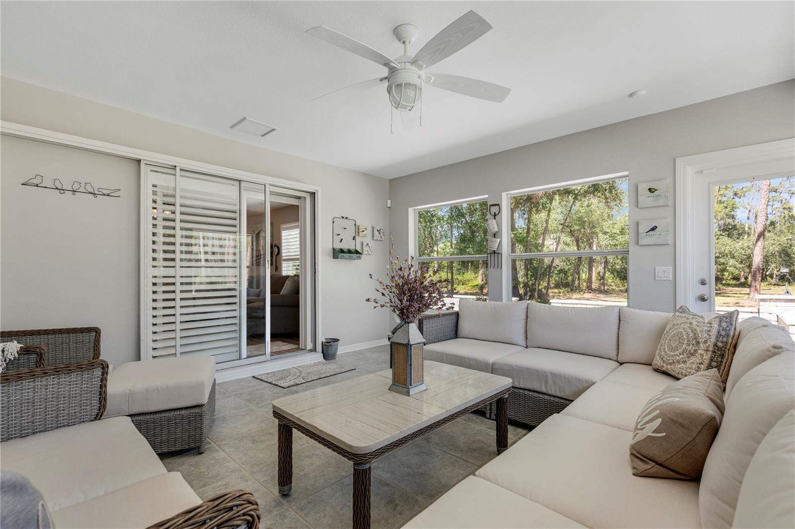 Listing photo id 10 for 6766 Beedla Street