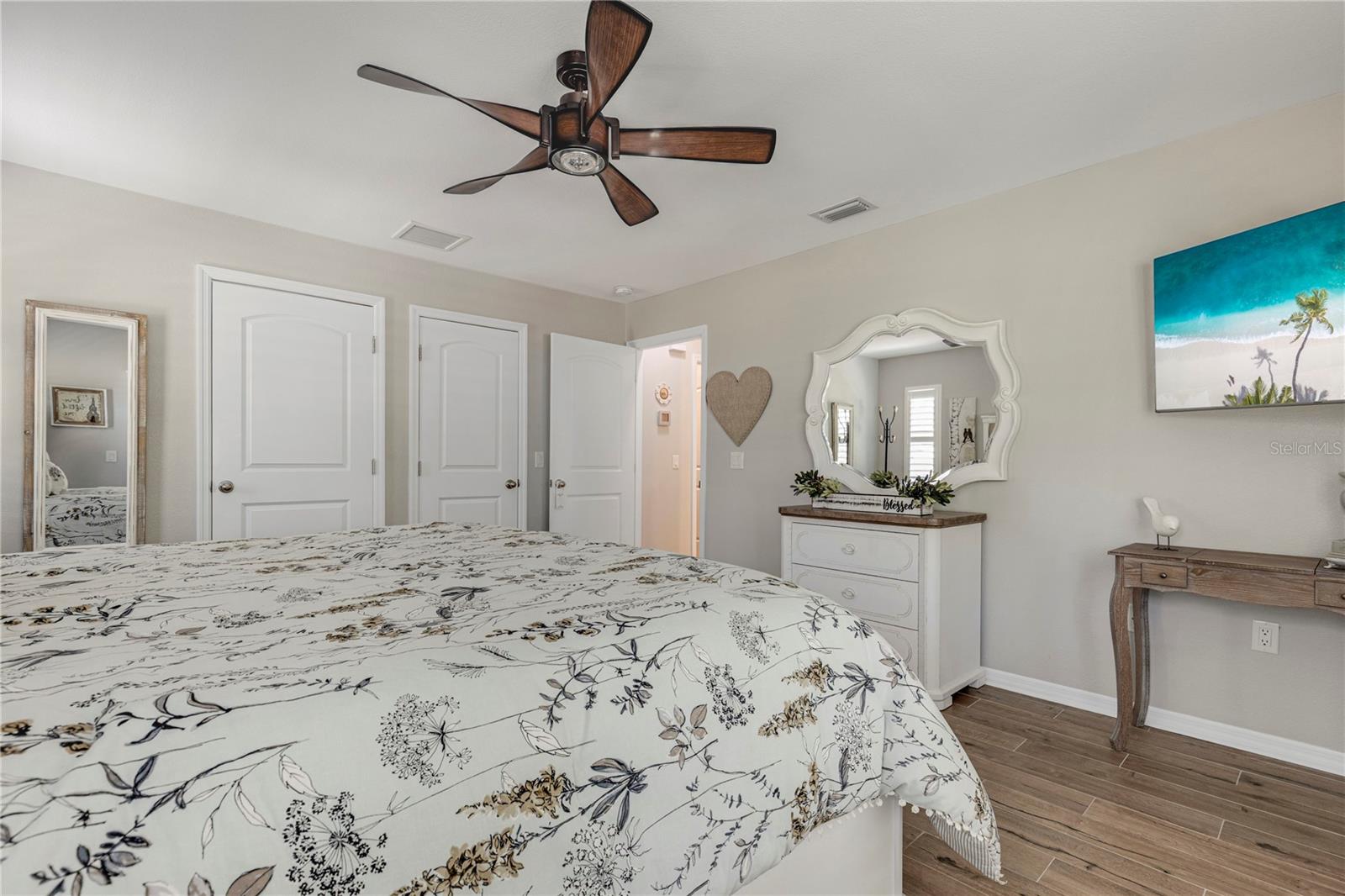 Listing photo id 15 for 6766 Beedla Street