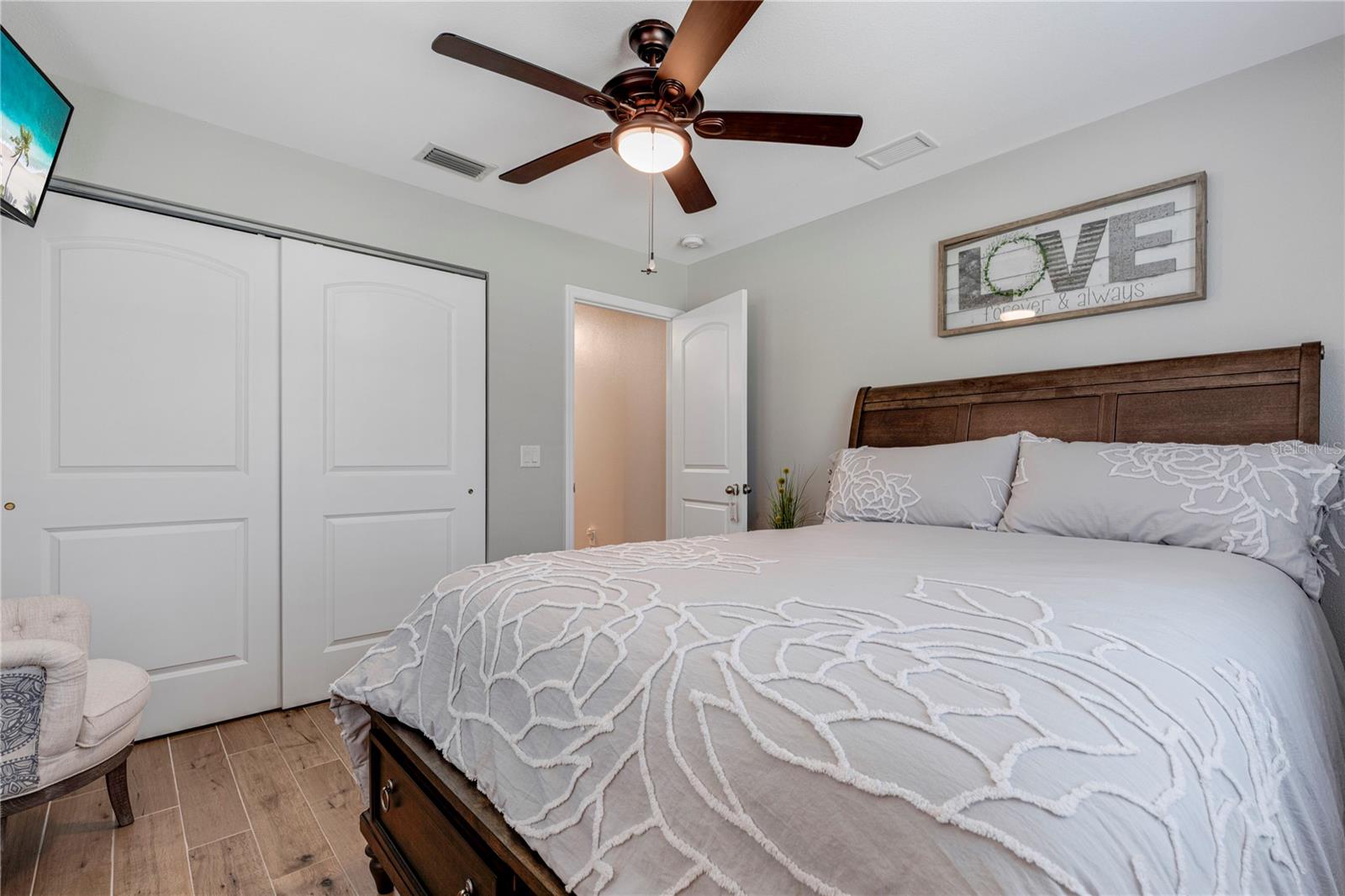 Listing photo id 20 for 6766 Beedla Street