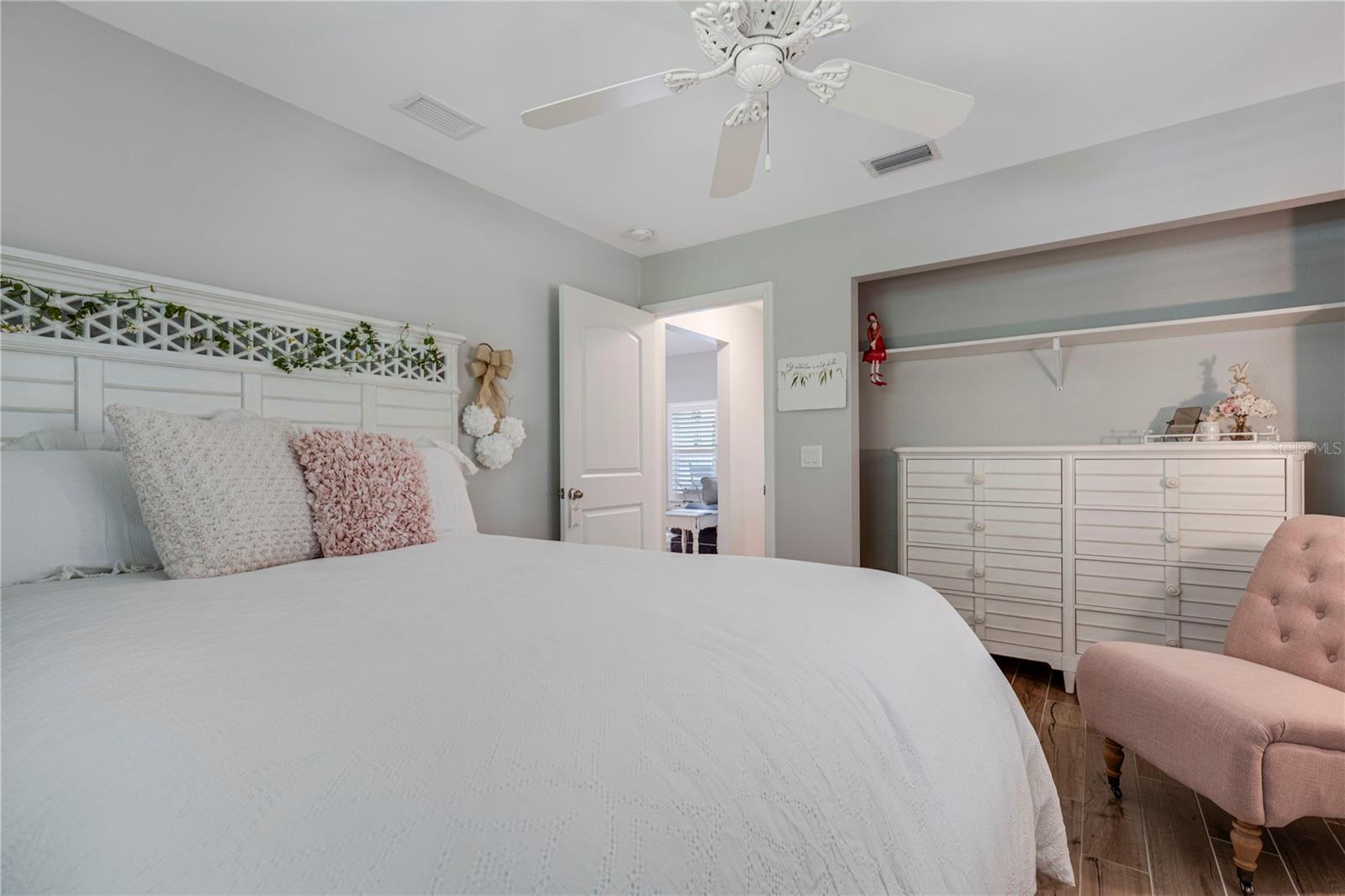 Listing photo id 23 for 6766 Beedla Street