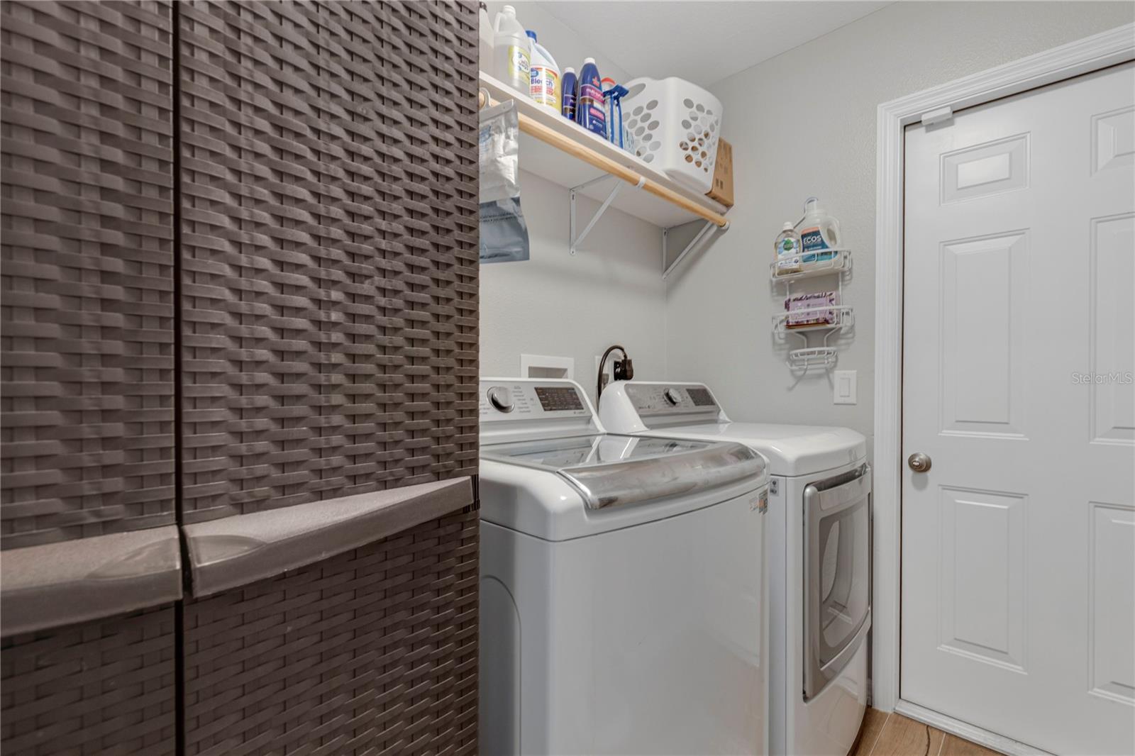 Listing photo id 24 for 6766 Beedla Street