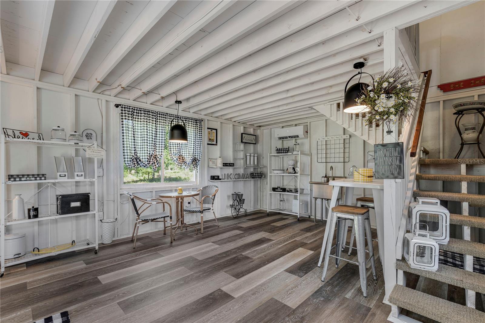 Listing photo id 27 for 6766 Beedla Street