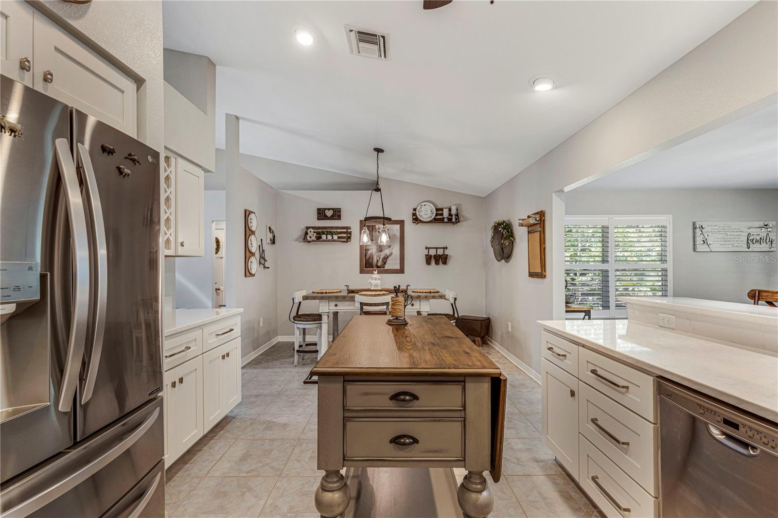 Listing photo id 1 for 6766 Beedla Street