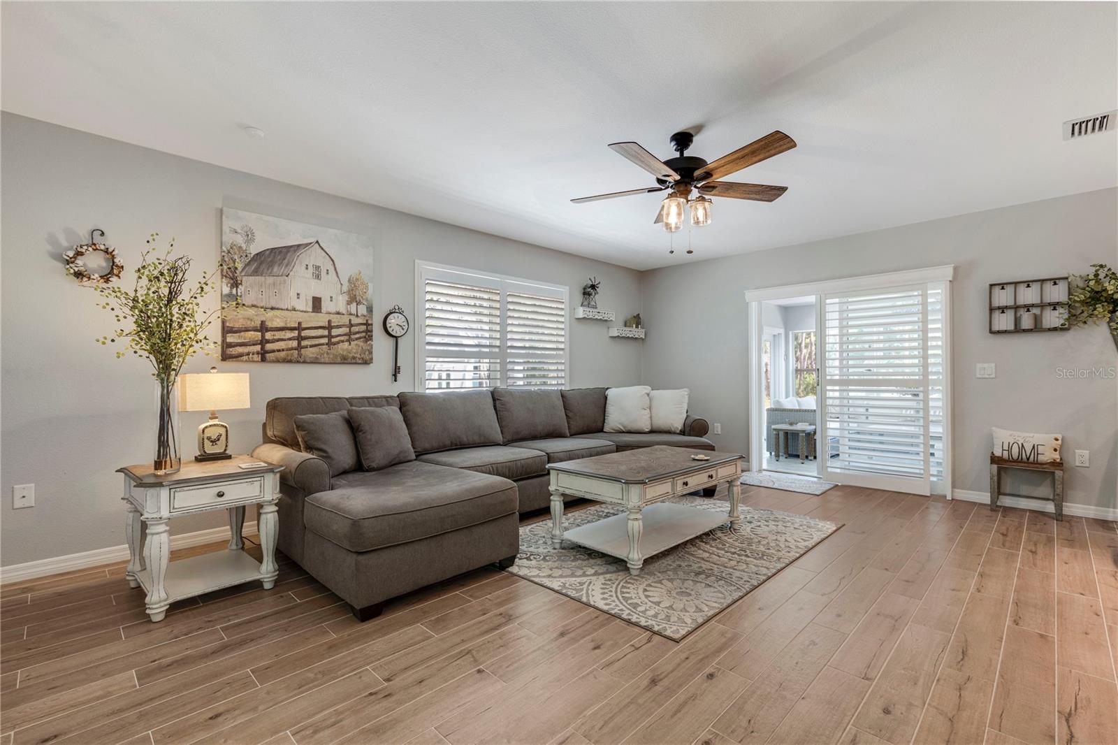 Listing photo id 7 for 6766 Beedla Street