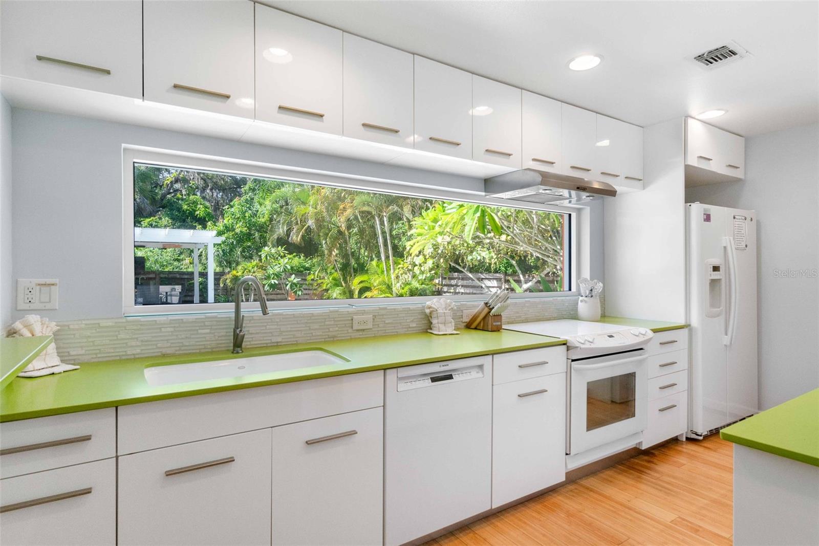 Image 21 of 43 For 680 41 Street