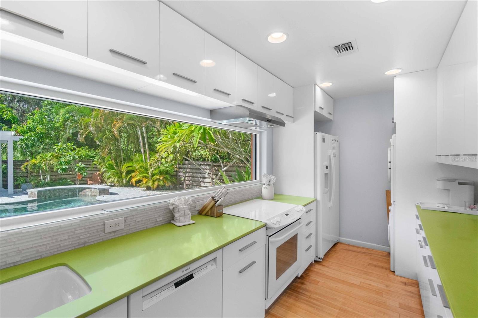 Image 22 of 43 For 680 41 Street