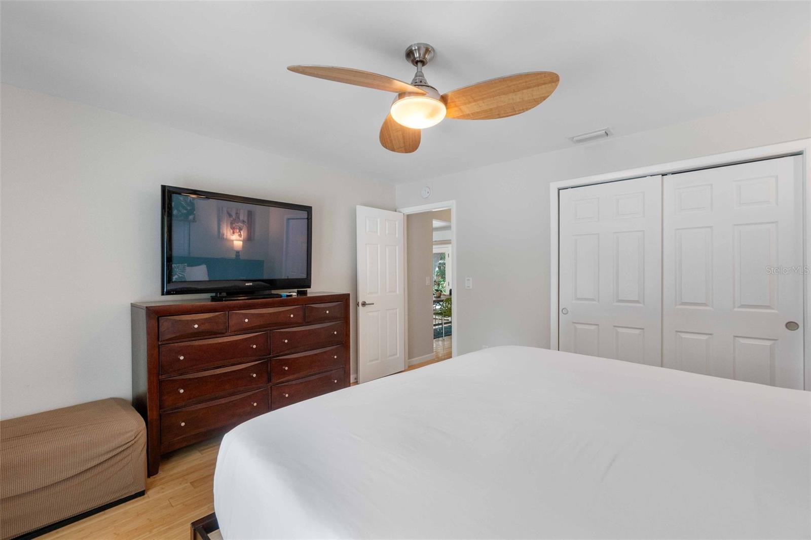 Image 27 of 43 For 680 41 Street