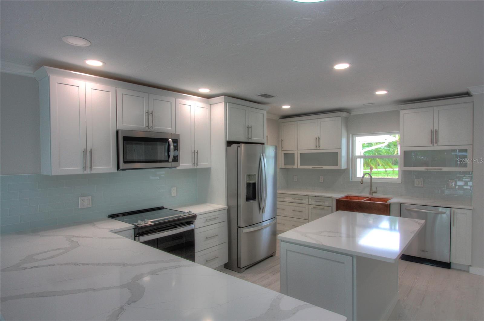 Image 4 of 14 For 306 Island Circle