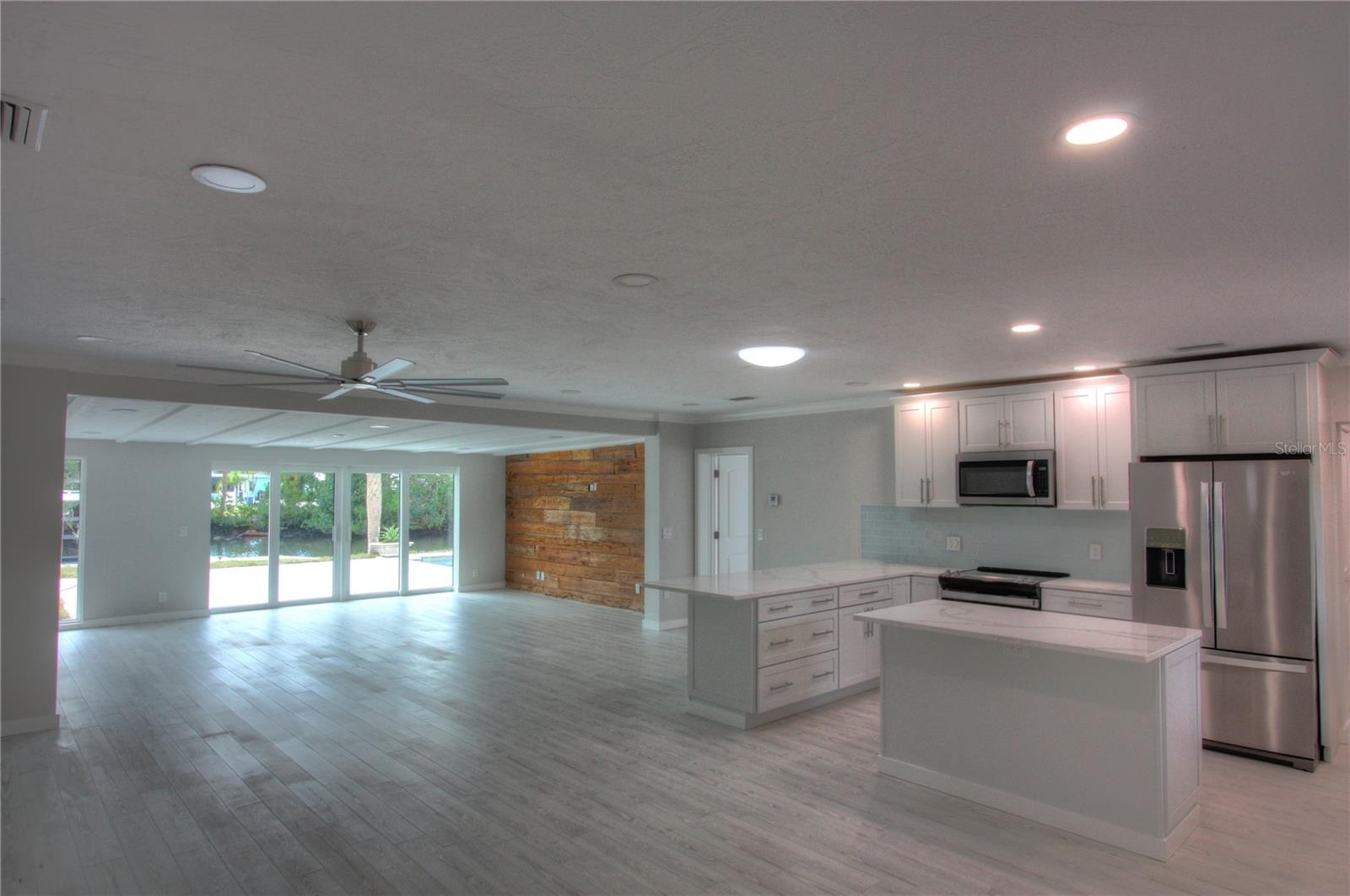 Image 6 of 14 For 306 Island Circle
