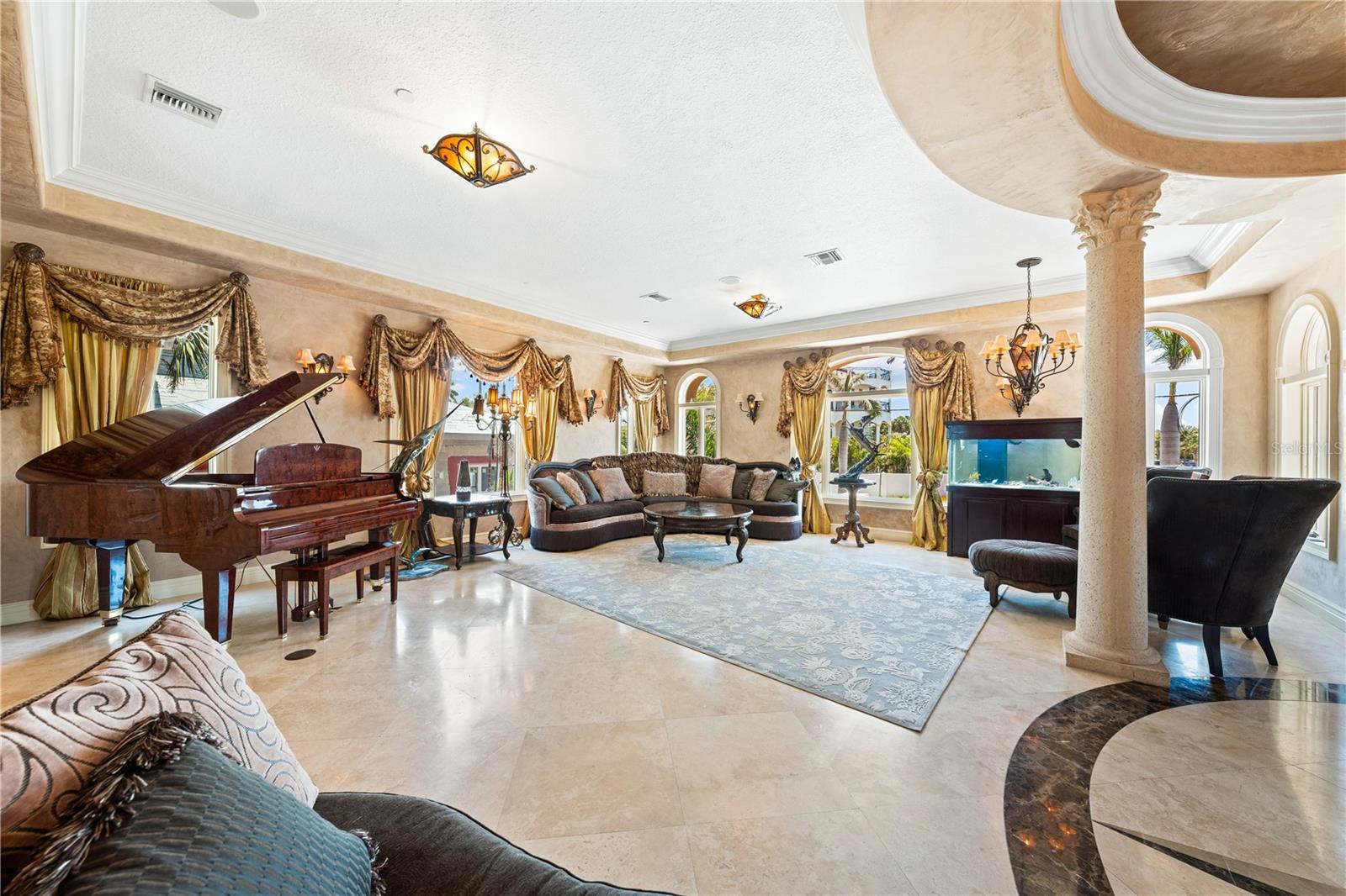 Listing photo id 11 for 290 Washington Drive