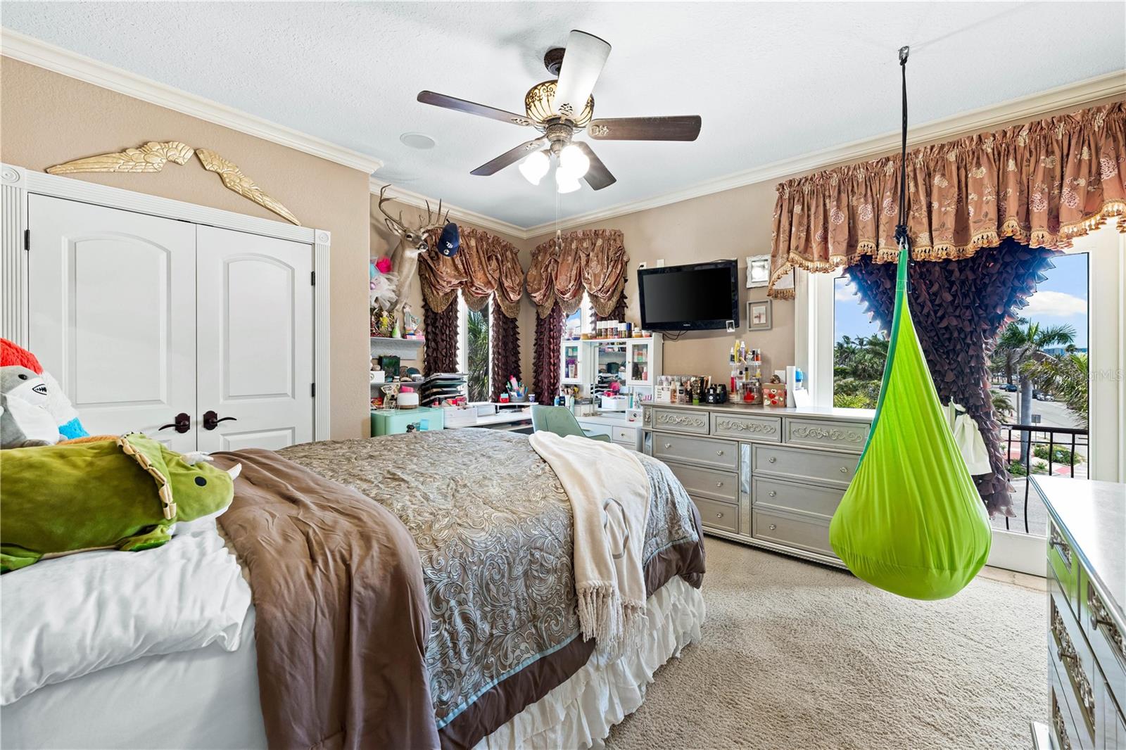 Listing photo id 51 for 290 Washington Drive