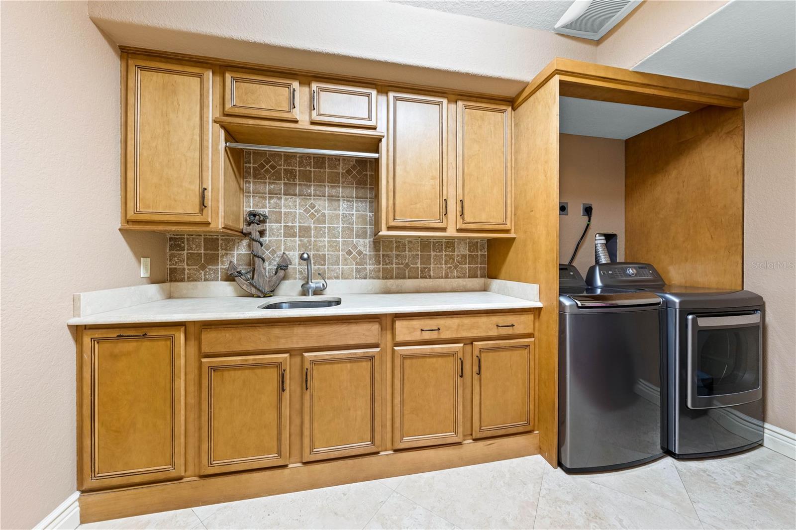 Listing photo id 56 for 290 Washington Drive