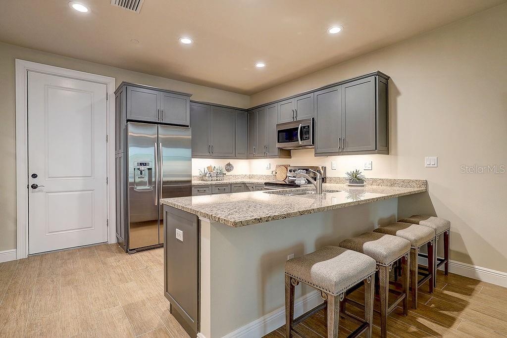 Image 20 of 42 For 525 Orange Avenue 202