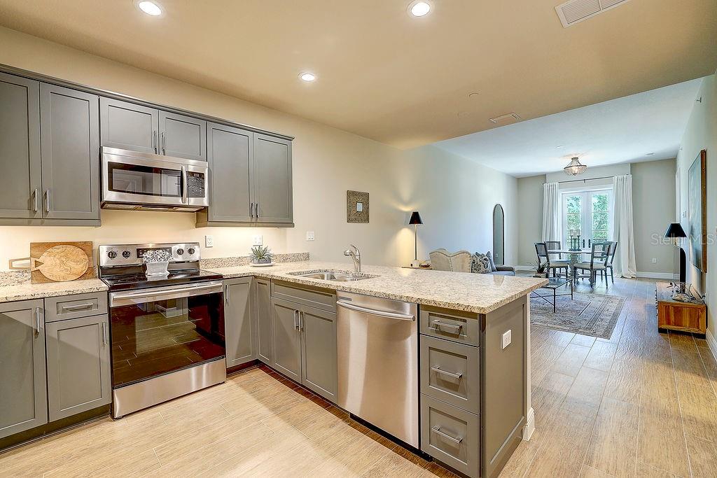 Image 22 of 42 For 525 Orange Avenue 202