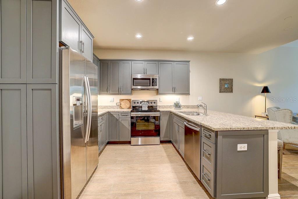 Image 23 of 42 For 525 Orange Avenue 202