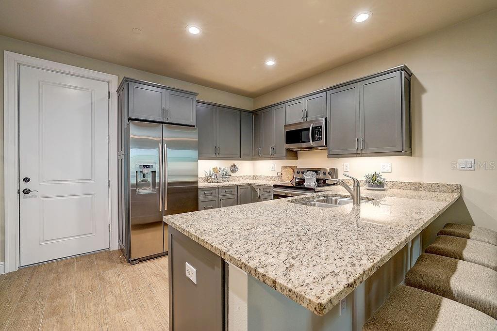 Image 24 of 42 For 525 Orange Avenue 202