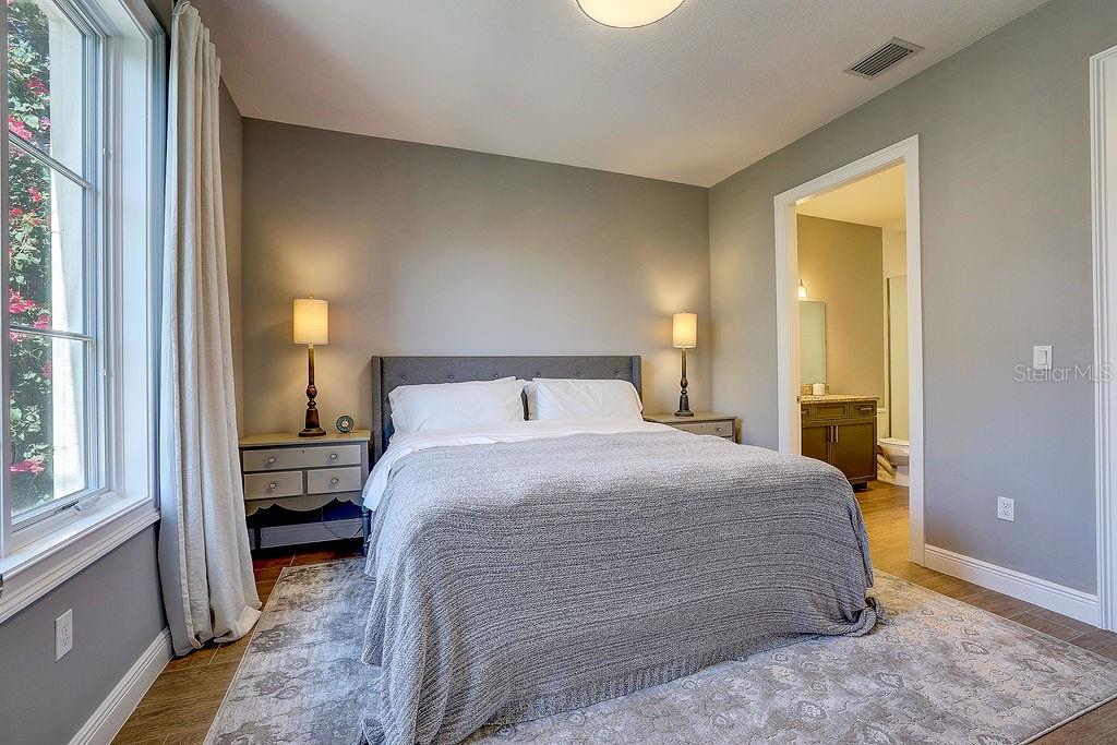 Image 25 of 42 For 525 Orange Avenue 202