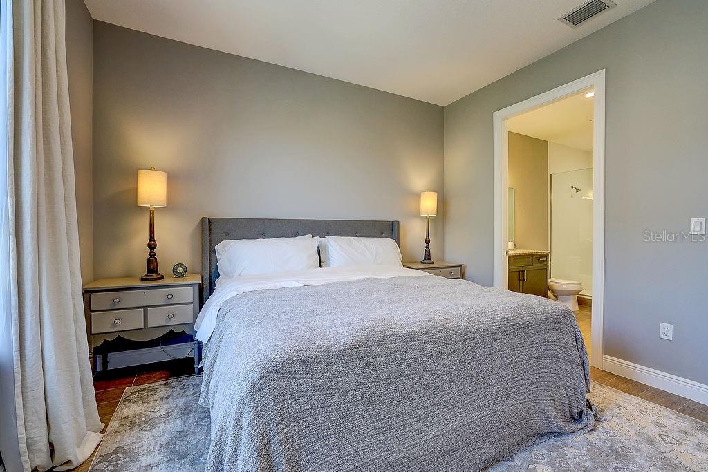 Image 26 of 42 For 525 Orange Avenue 202
