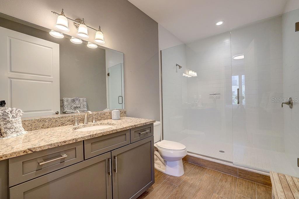 Image 29 of 42 For 525 Orange Avenue 202