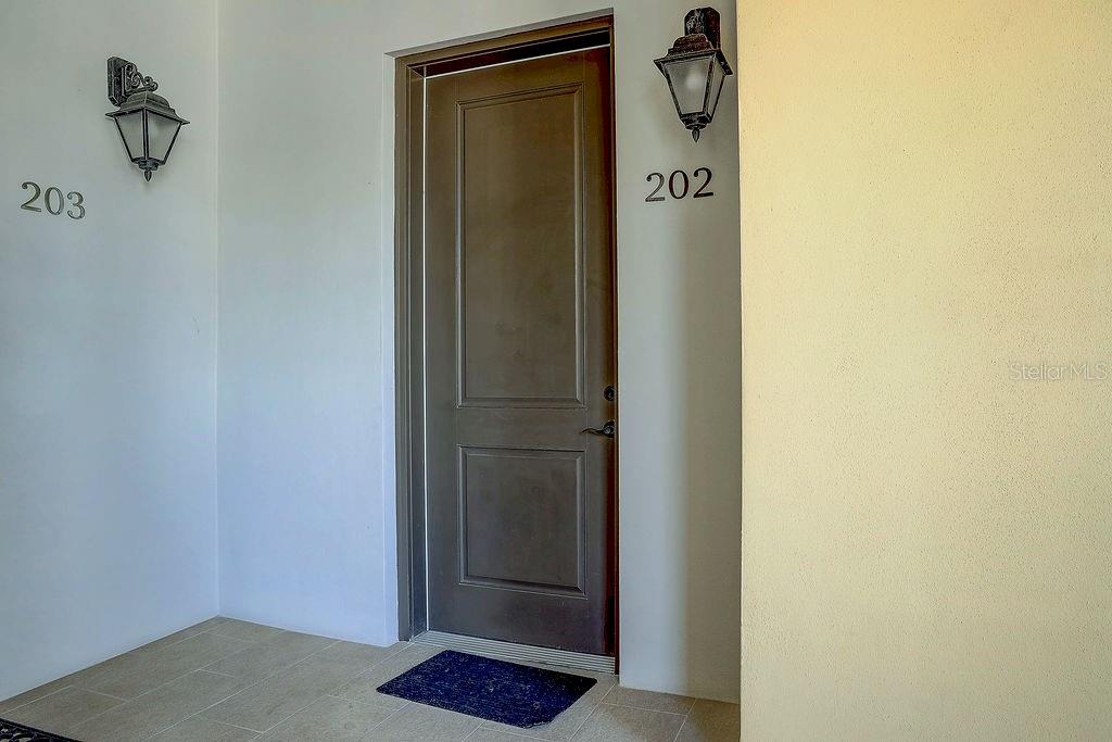 Image 8 of 42 For 525 Orange Avenue 202