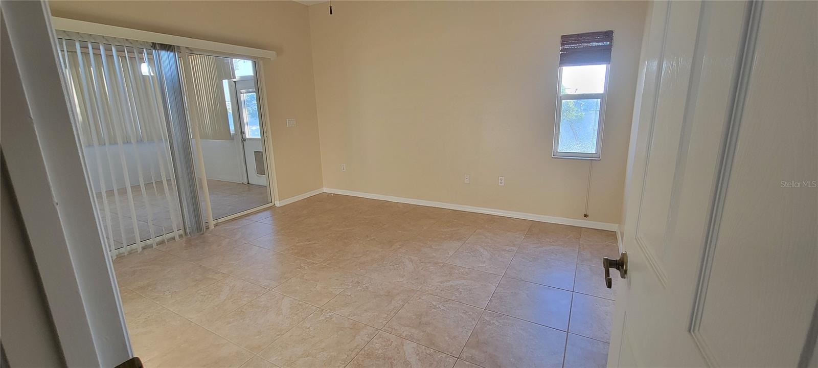 Image 7 of 20 For 7102 52nd Drive E