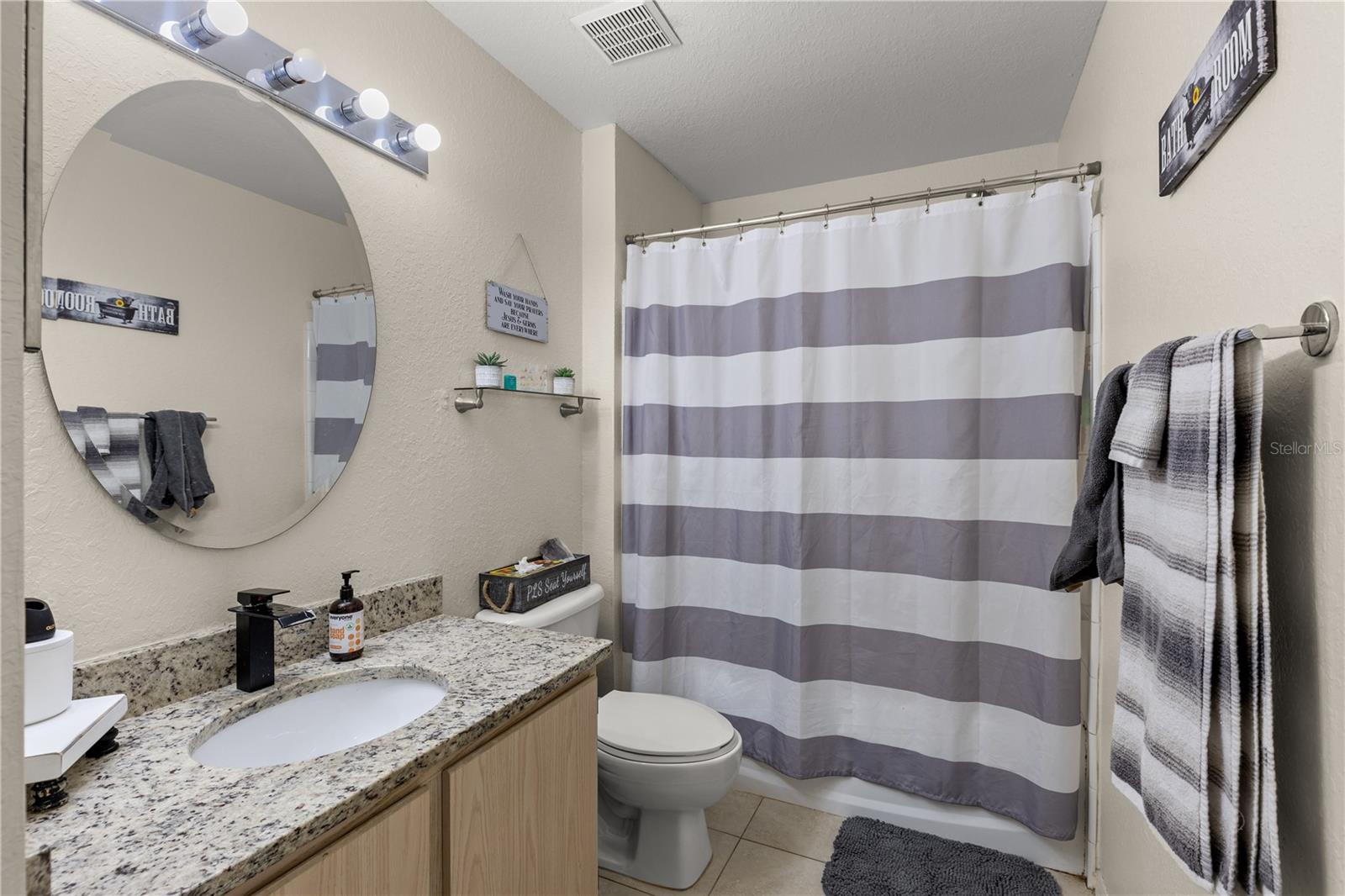 Image 17 of 30 For 8926 Manor Loop 201