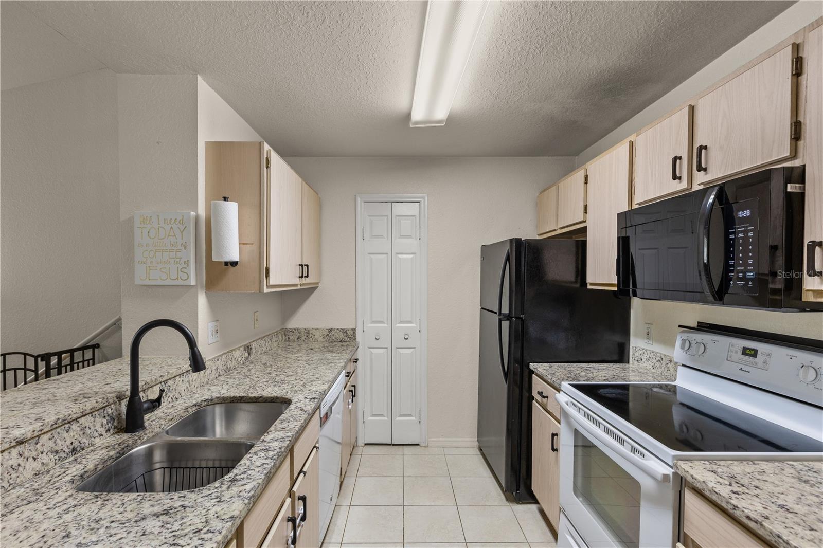 Image 4 of 30 For 8926 Manor Loop 201