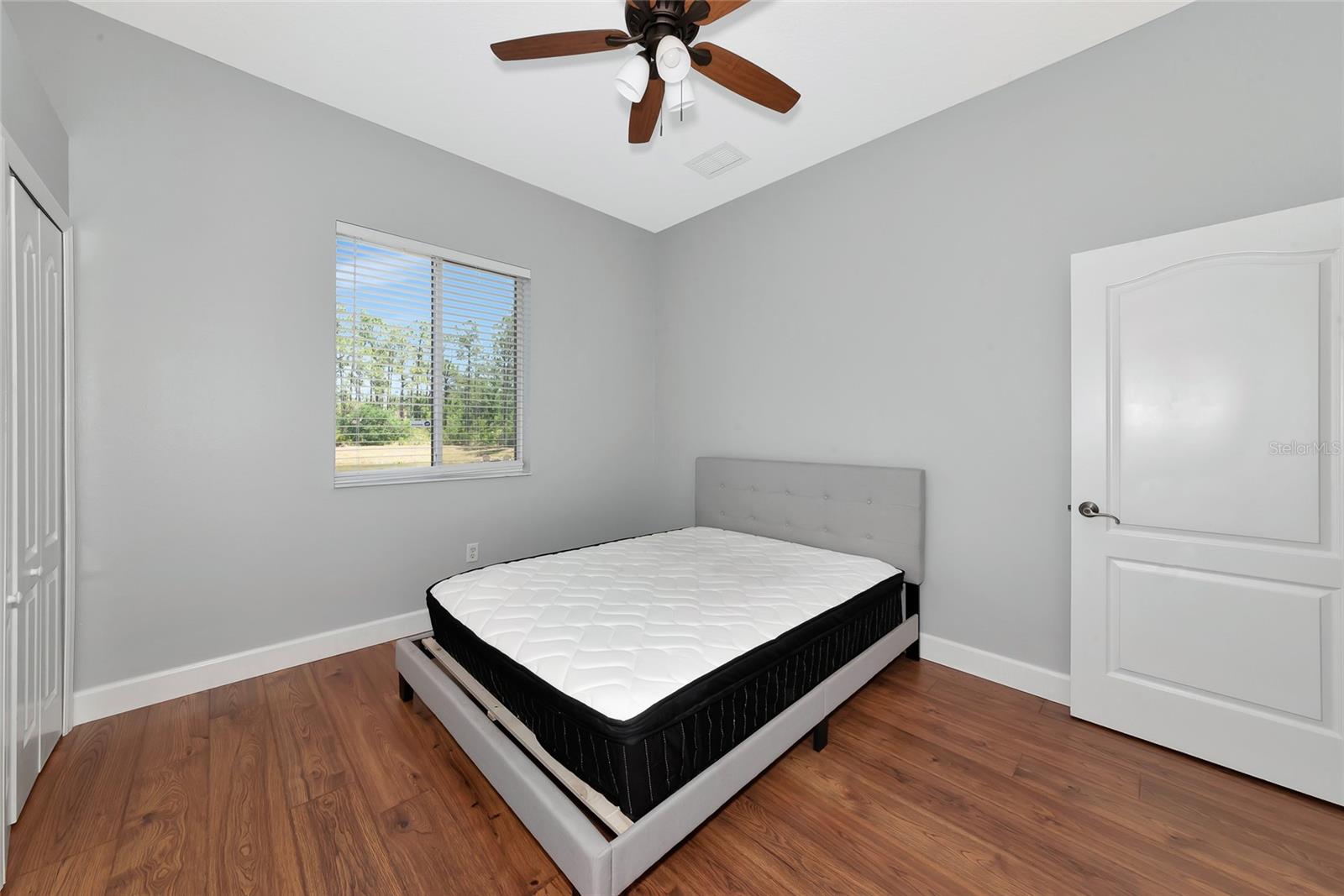 Image 26 of 49 For 6407 213th Street E