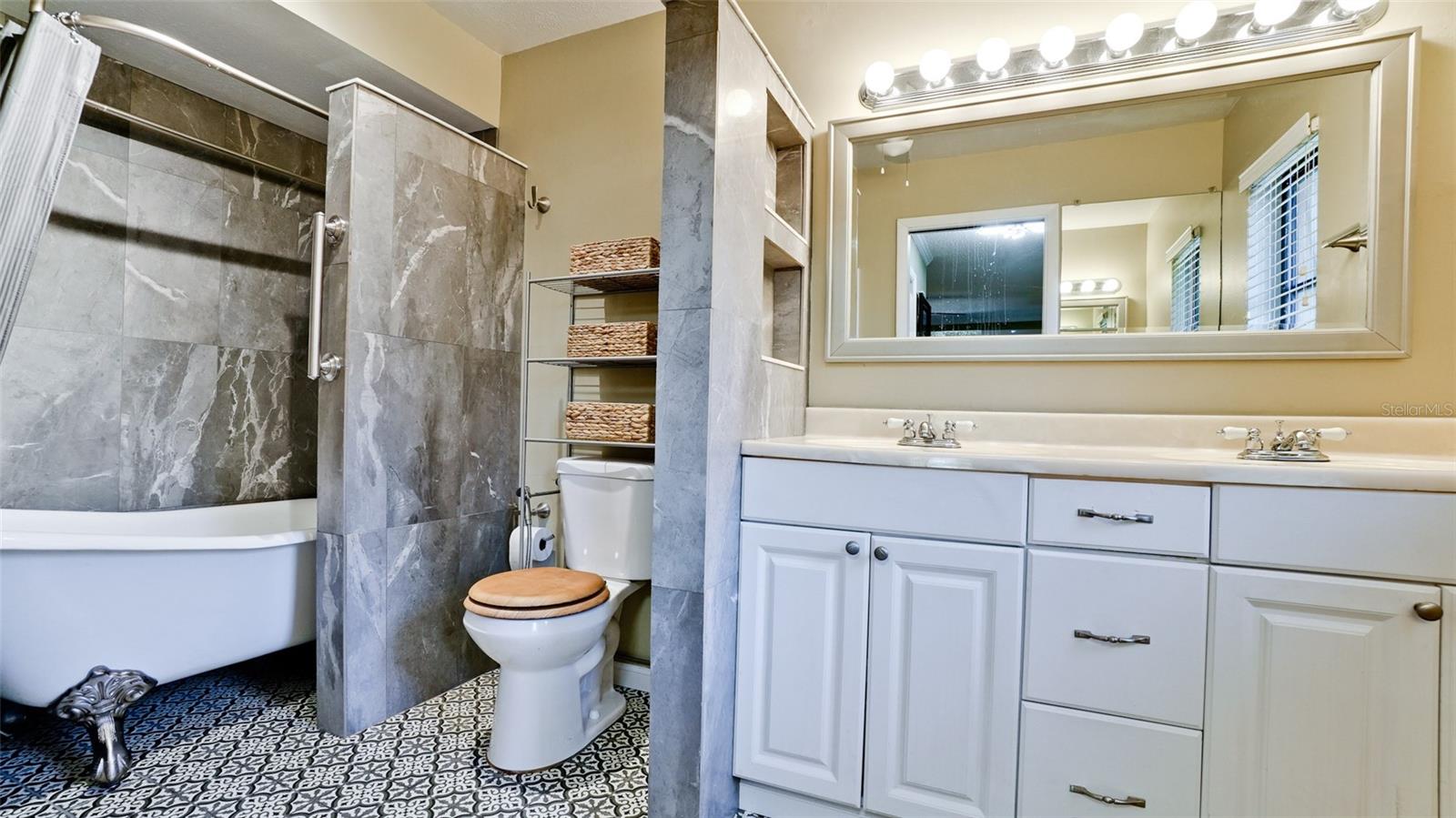 Image 16 of 32 For 4873 Huntleigh Drive