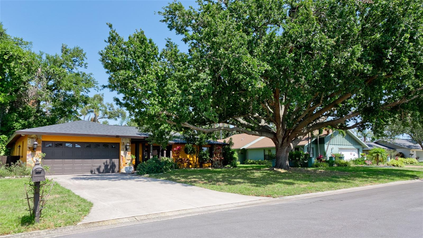 Image 24 of 32 For 4873 Huntleigh Drive