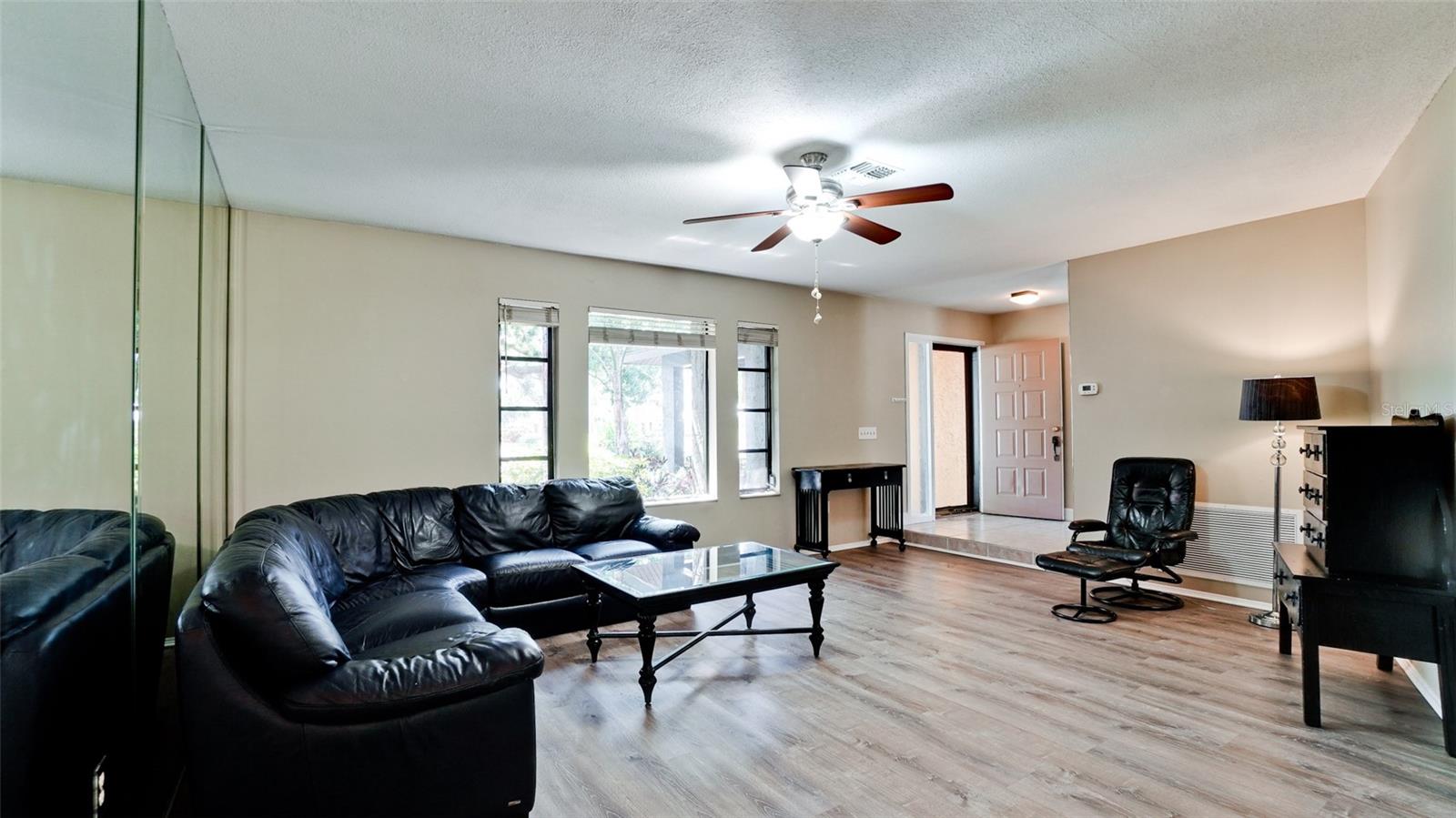 Image 4 of 32 For 4873 Huntleigh Drive