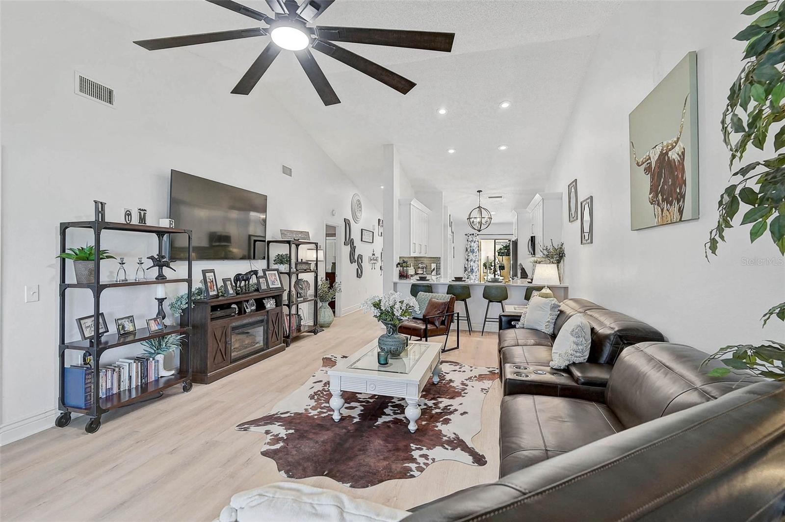 Image 11 of 45 For 7118 Lakeside Drive 7118