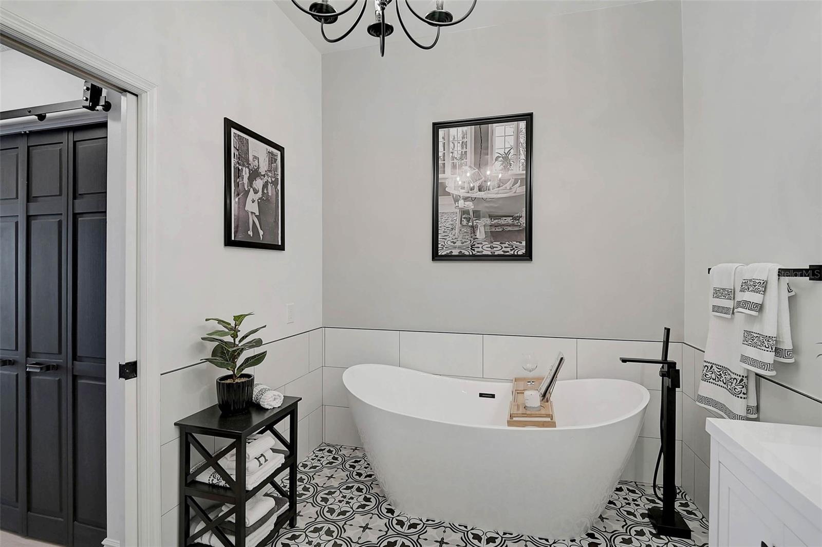 Image 18 of 45 For 7118 Lakeside Drive 7118