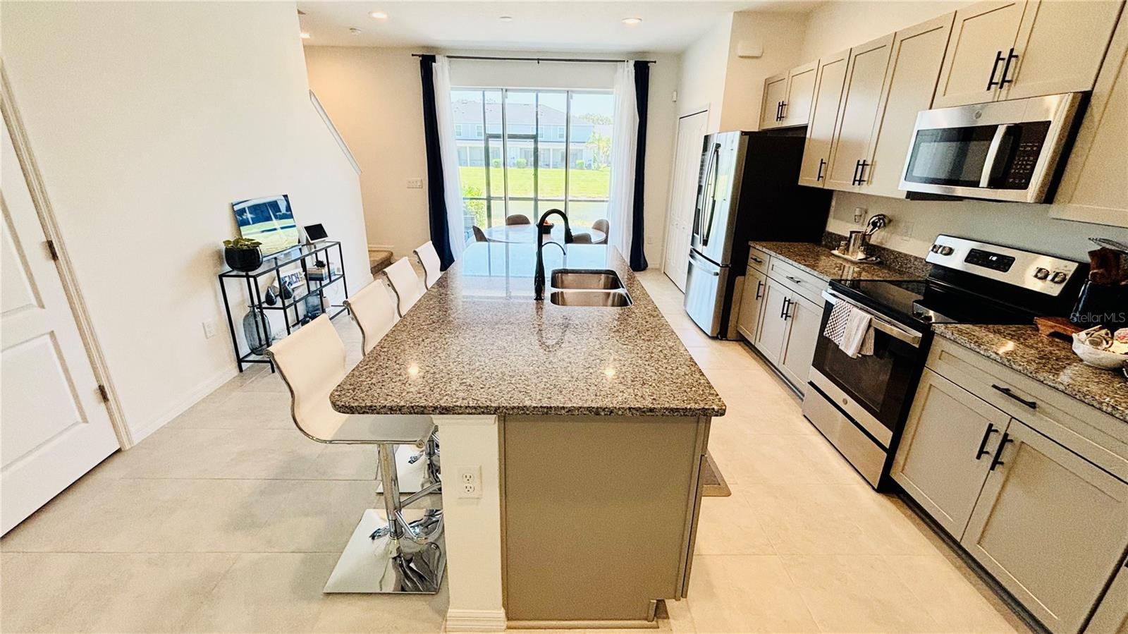Listing photo id 10 for 11675 Bluestone Court